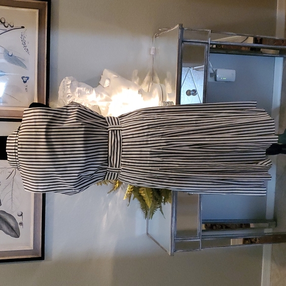 Classic sleeveless dress, very flattering.  100% cotton - Picture 7 of 8